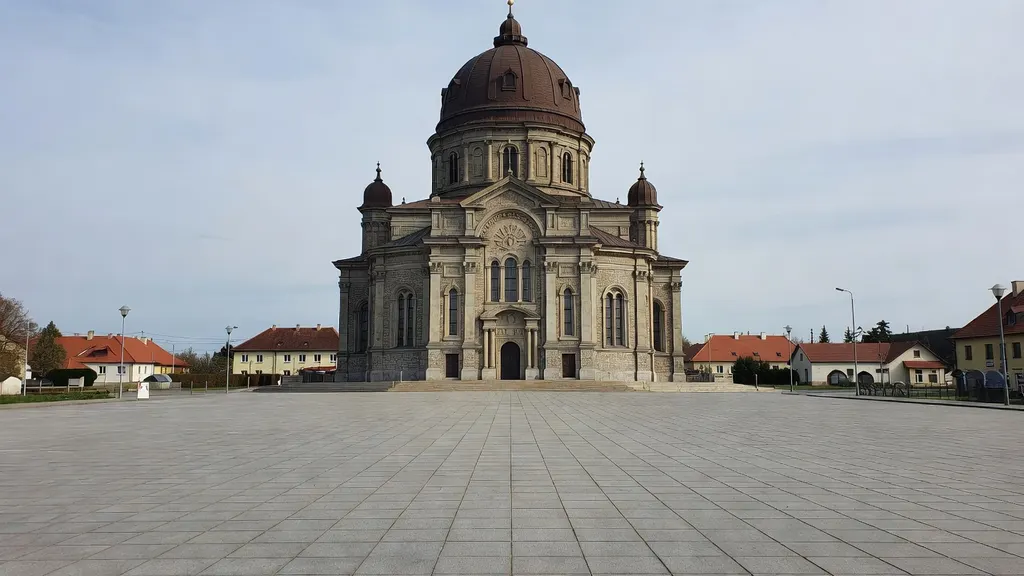 Jaki był koszt budowy bazyliki w Licheniu